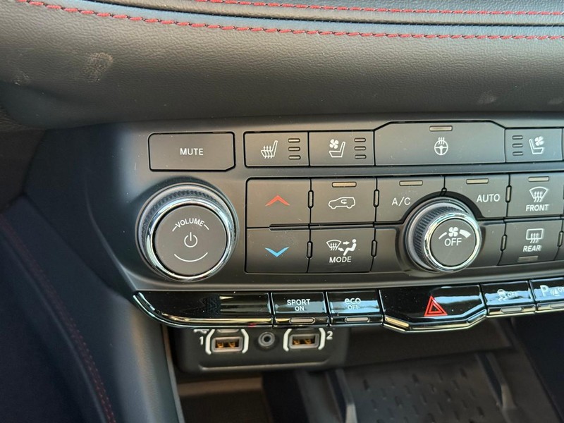 Dodge Durango Vehicle Full-screen Gallery Image 18