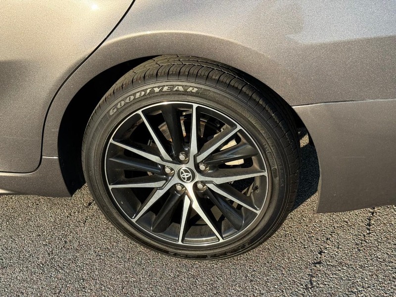 Toyota Camry Vehicle Image 05