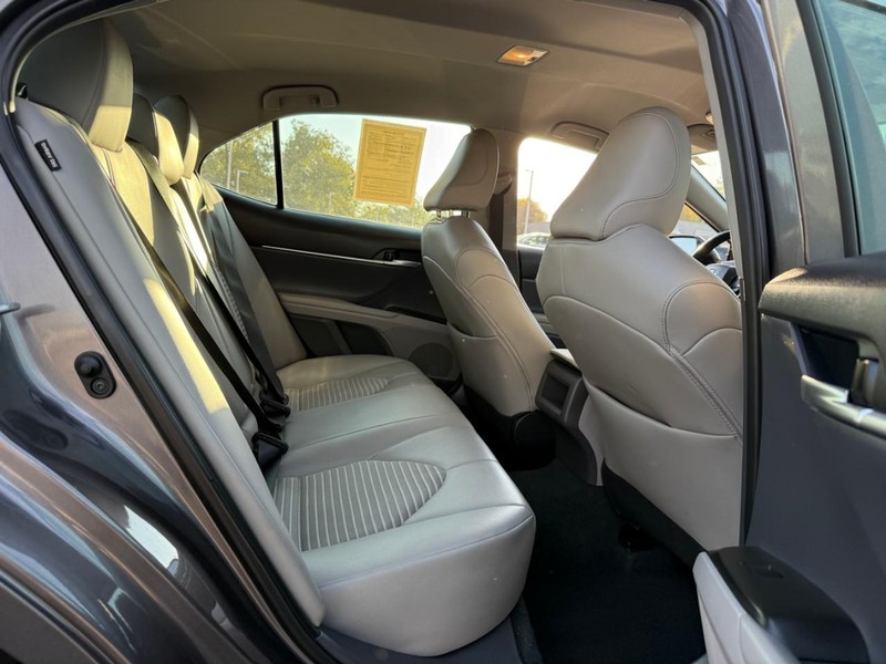 Toyota Camry Vehicle Image 13
