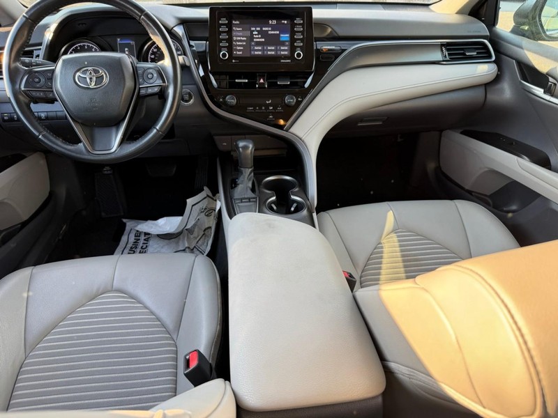Toyota Camry Vehicle Image 14