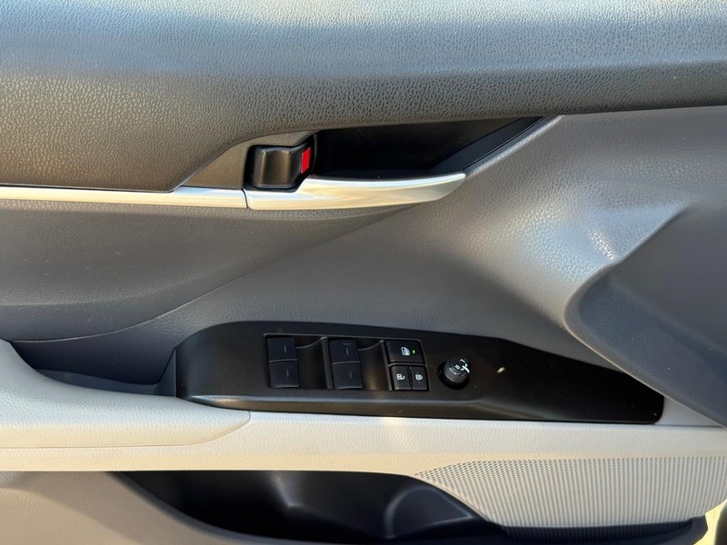 Toyota Camry Vehicle Image 18