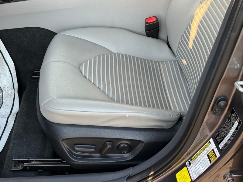 Toyota Camry Vehicle Image 19