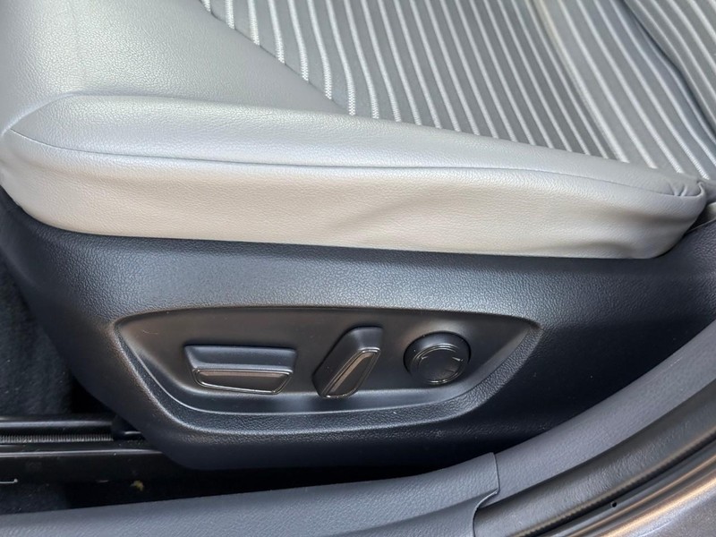 Toyota Camry Vehicle Image 20