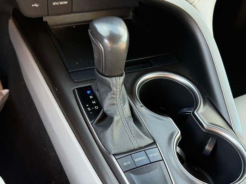 Toyota Camry Vehicle Image 23