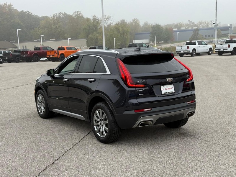 Cadillac XT4 Vehicle Full-screen Gallery Image 3