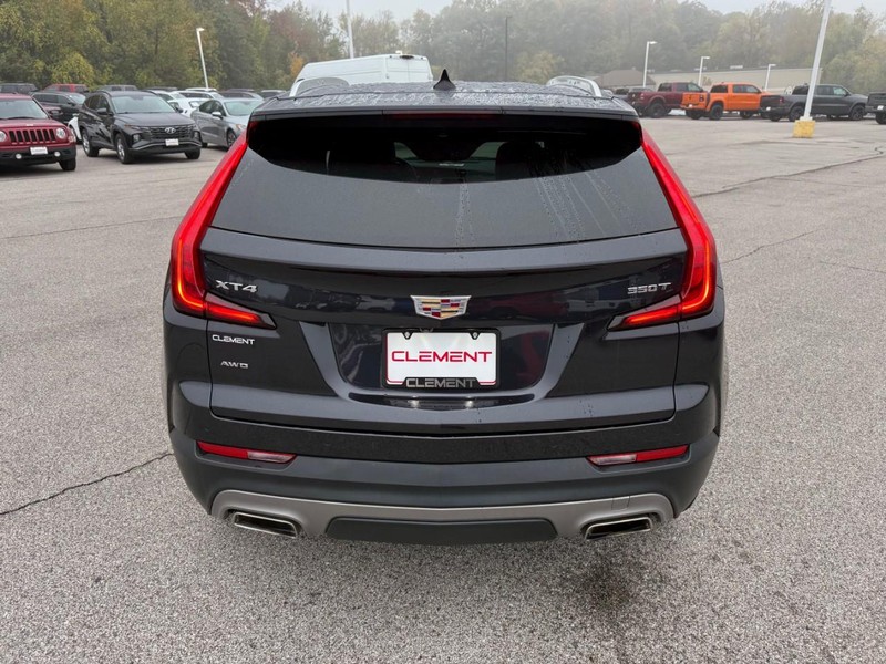 Cadillac XT4 Vehicle Full-screen Gallery Image 7