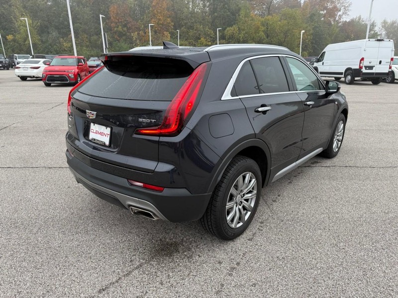 Cadillac XT4 Vehicle Full-screen Gallery Image 8