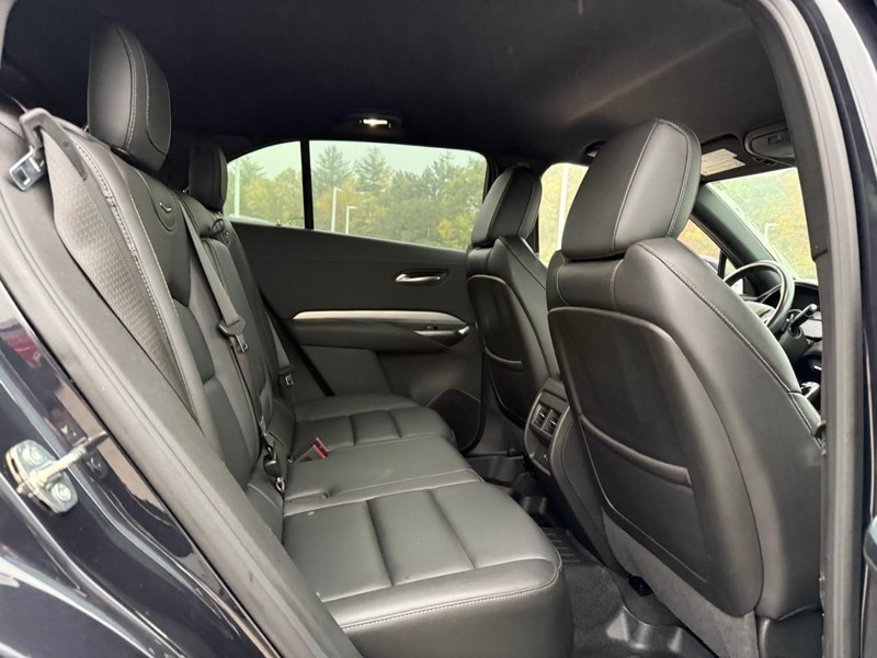 Cadillac XT4 Vehicle Full-screen Gallery Image 11