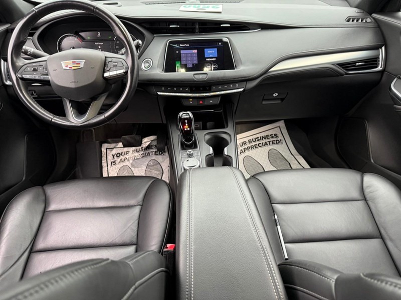 Cadillac XT4 Vehicle Full-screen Gallery Image 12