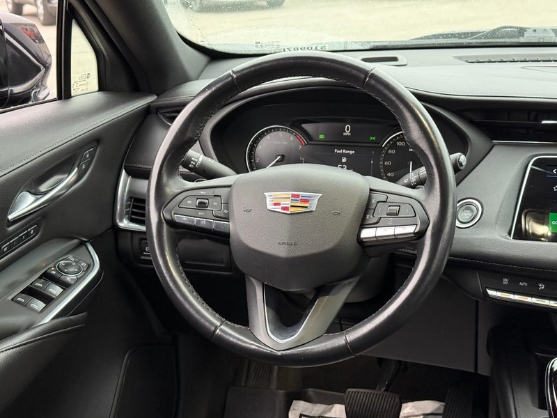 Cadillac XT4 Vehicle Full-screen Gallery Image 13