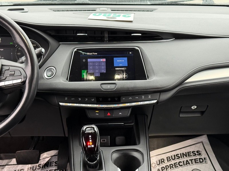 Cadillac XT4 Vehicle Full-screen Gallery Image 14