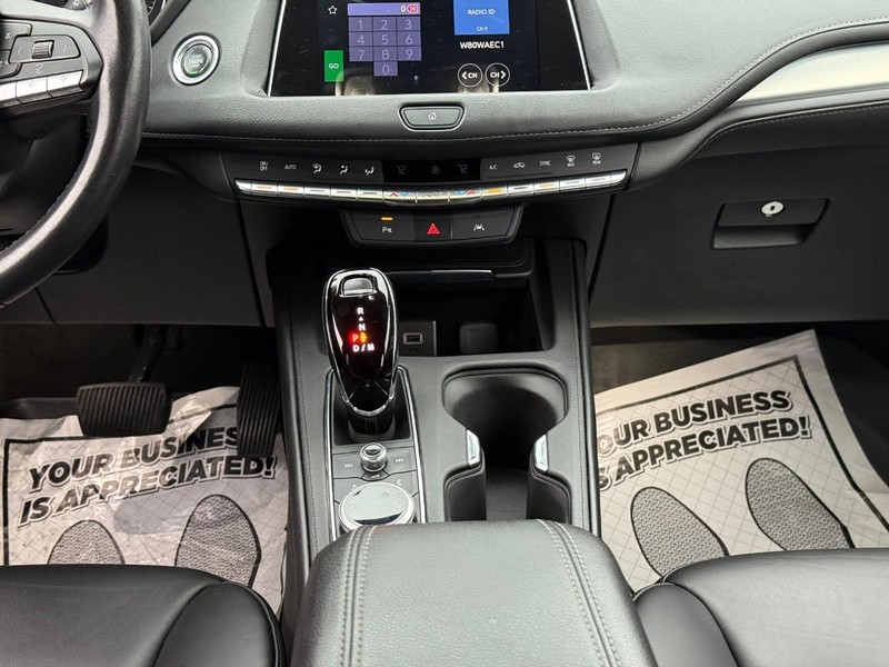 Cadillac XT4 Vehicle Full-screen Gallery Image 16