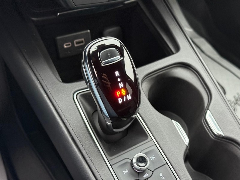 Cadillac XT4 Vehicle Full-screen Gallery Image 24