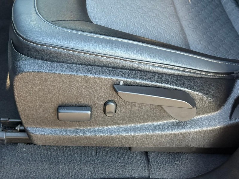 Chevrolet Colorado Vehicle Image 20