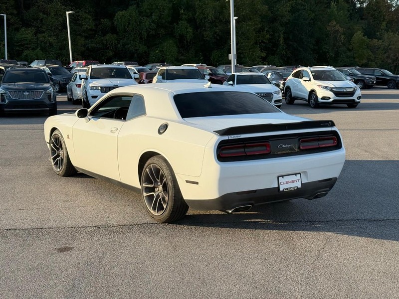 Dodge Challenger Vehicle Image 04