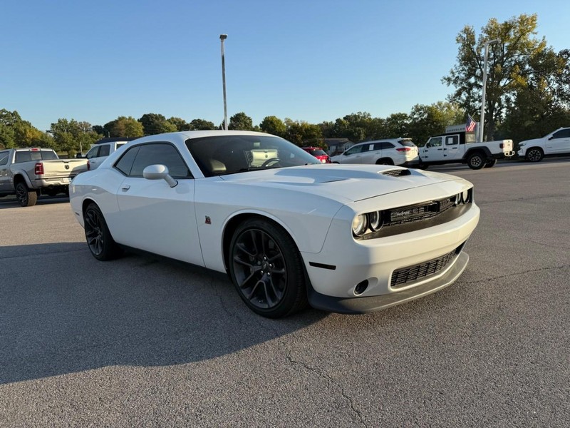 Dodge Challenger Vehicle Image 09
