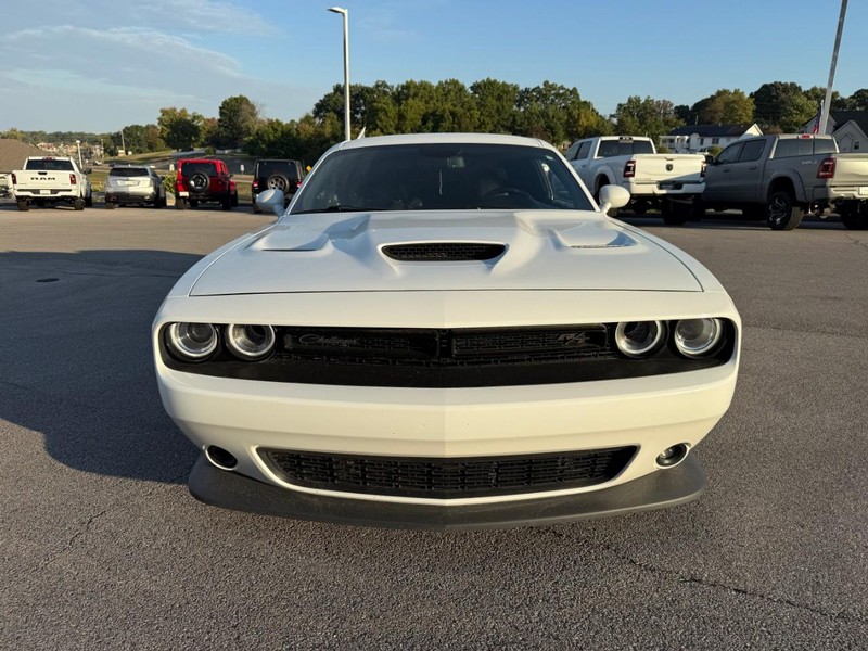 Dodge Challenger Vehicle Image 11