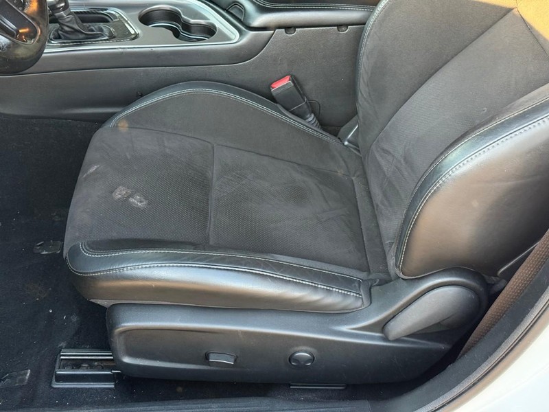 Dodge Challenger Vehicle Image 15