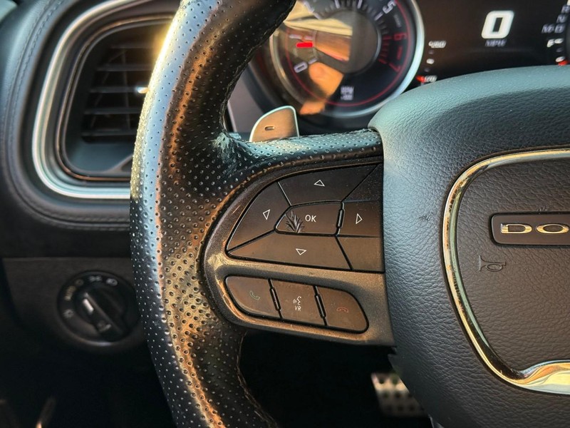 Dodge Challenger Vehicle Image 17
