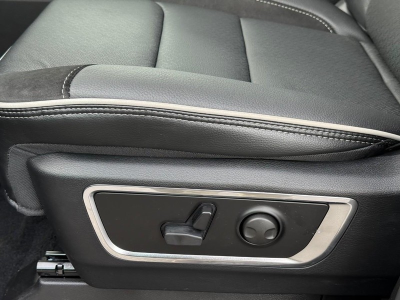 Ram 1500 Vehicle Image 16