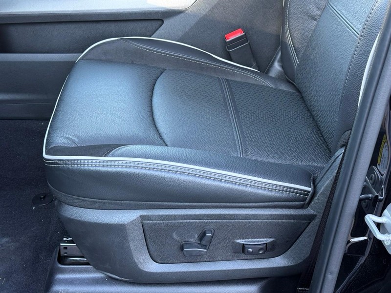 Ram 3500 Vehicle Image 16