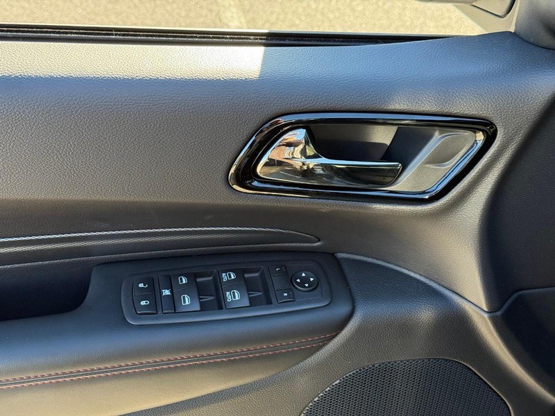 Dodge Durango Vehicle Full-screen Gallery Image 11