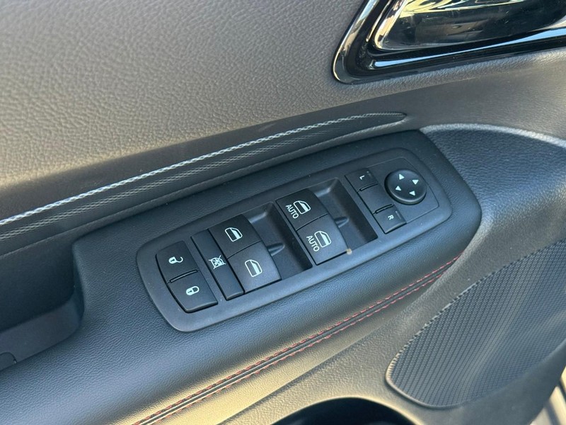 Dodge Durango Vehicle Full-screen Gallery Image 12