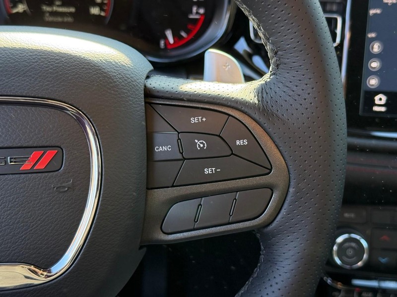 Dodge Durango Vehicle Full-screen Gallery Image 16