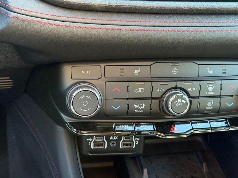 Dodge Durango Vehicle Full-screen Gallery Image 18