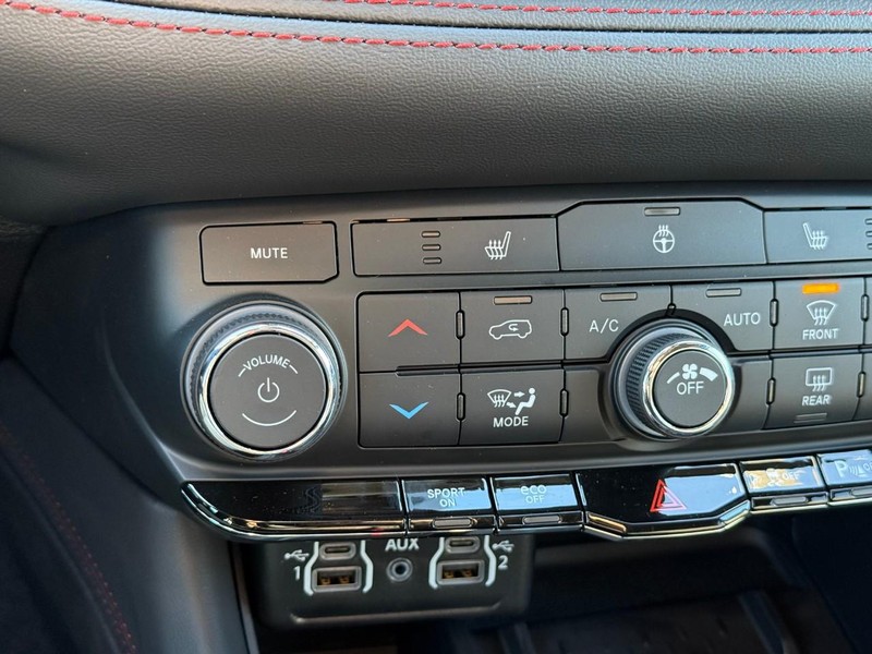 Dodge Durango Vehicle Full-screen Gallery Image 16