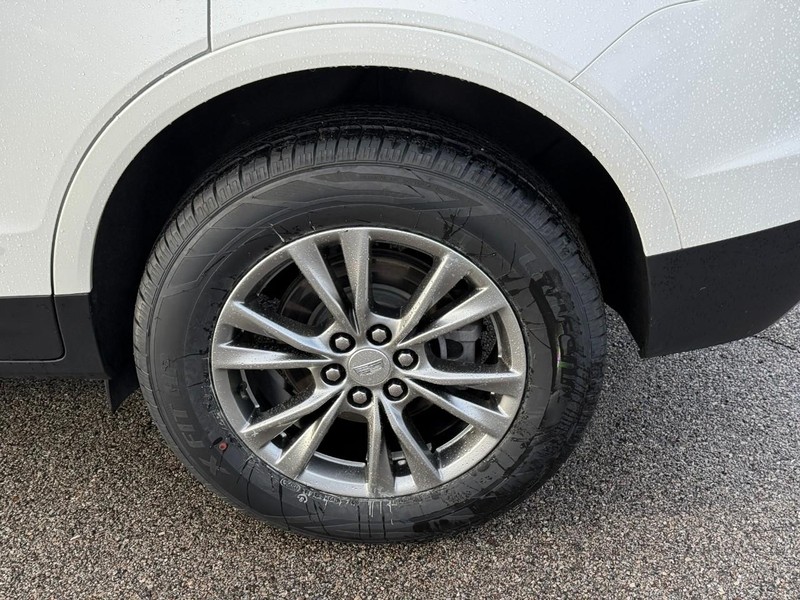 Cadillac XT5 Vehicle Full-screen Gallery Image 4