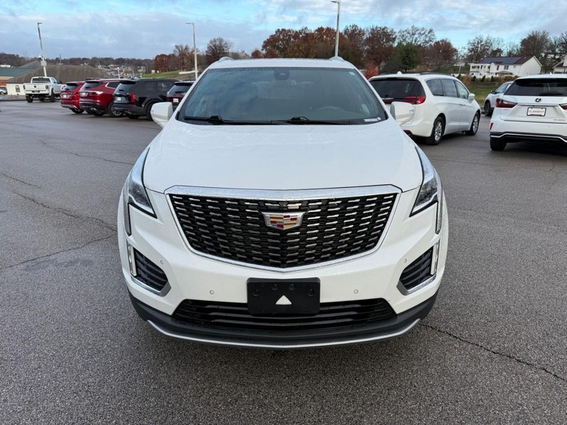Cadillac XT5 Vehicle Full-screen Gallery Image 9