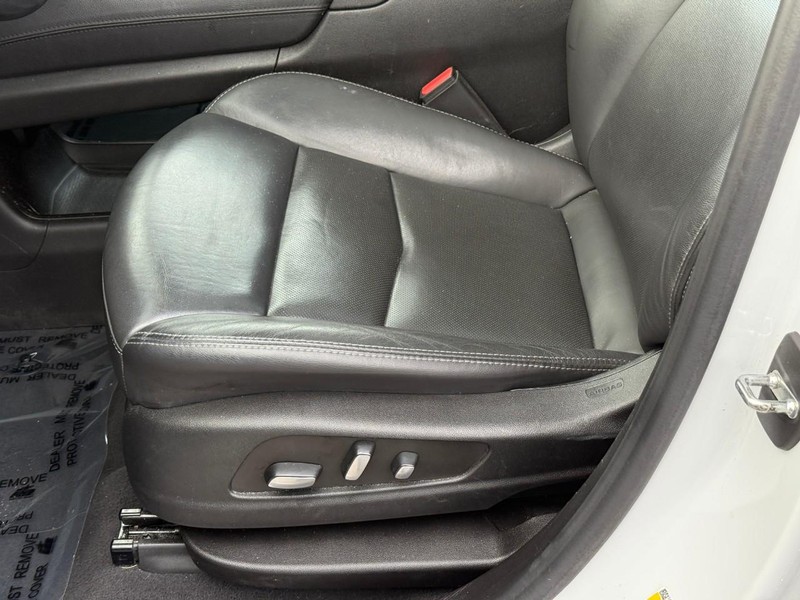 Cadillac XT5 Vehicle Full-screen Gallery Image 17