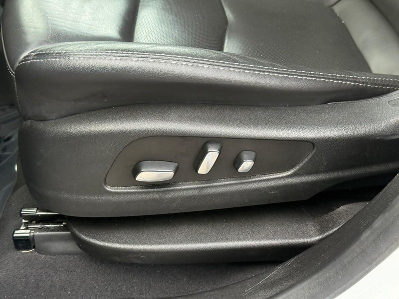 Cadillac XT5 Vehicle Full-screen Gallery Image 18