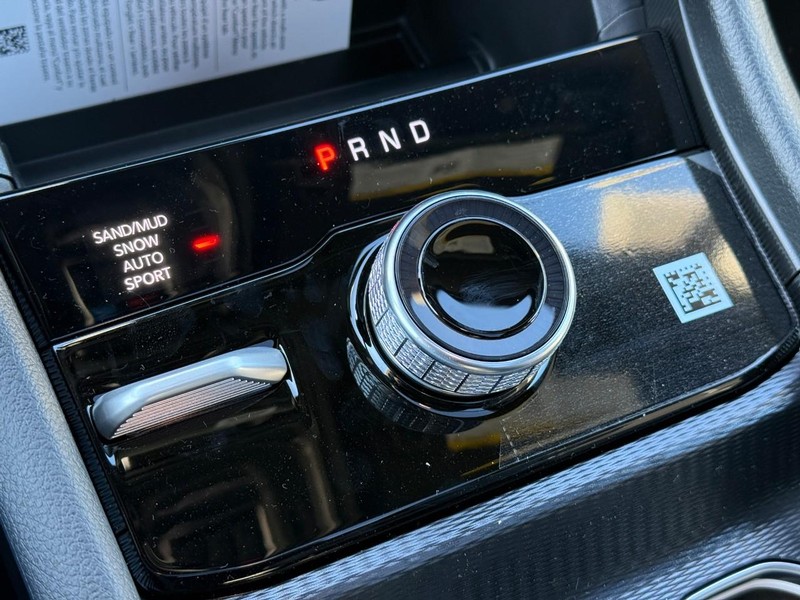 Jeep Grand Cherokee L Vehicle Full-screen Gallery Image 18