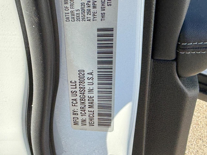 Jeep Grand Cherokee L Vehicle Full-screen Gallery Image 20