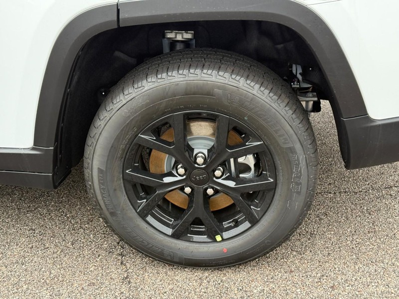 Jeep Grand Cherokee L Vehicle Full-screen Gallery Image 4