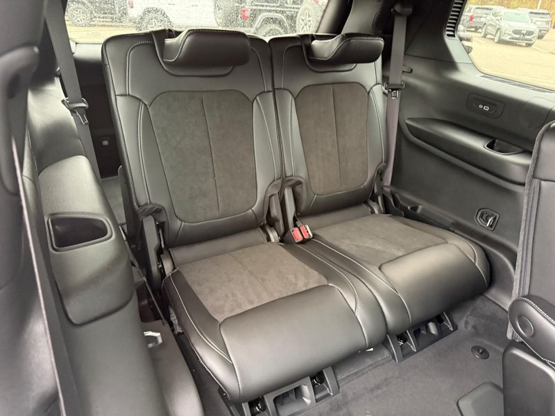 Jeep Grand Cherokee L Vehicle Full-screen Gallery Image 5