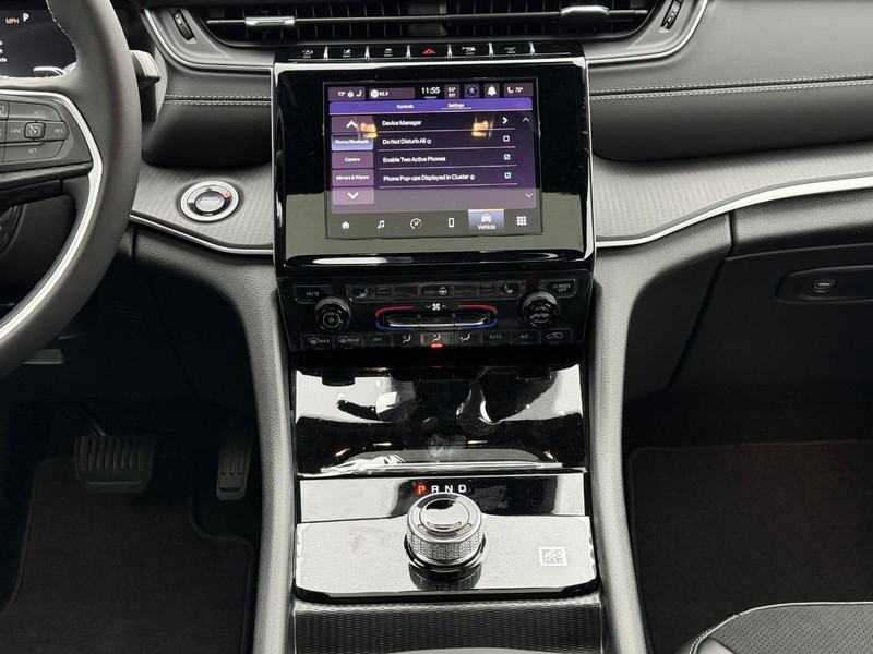 Jeep Grand Cherokee L Vehicle Full-screen Gallery Image 9