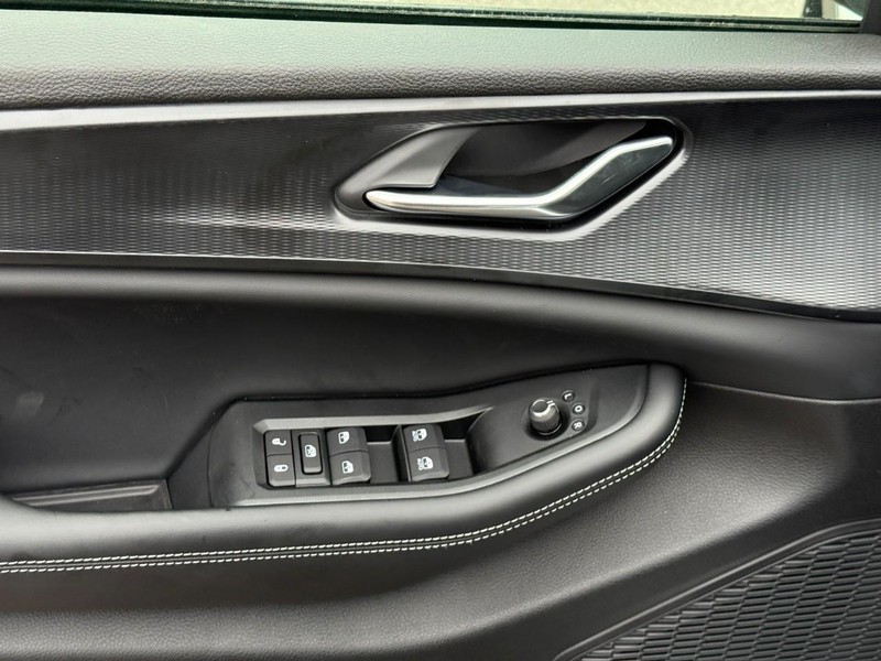 Jeep Grand Cherokee L Vehicle Full-screen Gallery Image 11