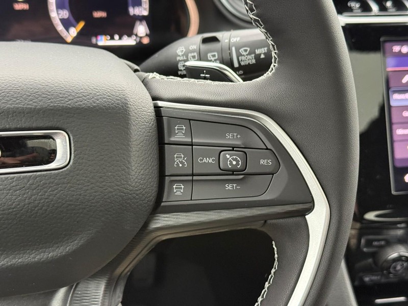 Jeep Grand Cherokee L Vehicle Full-screen Gallery Image 15