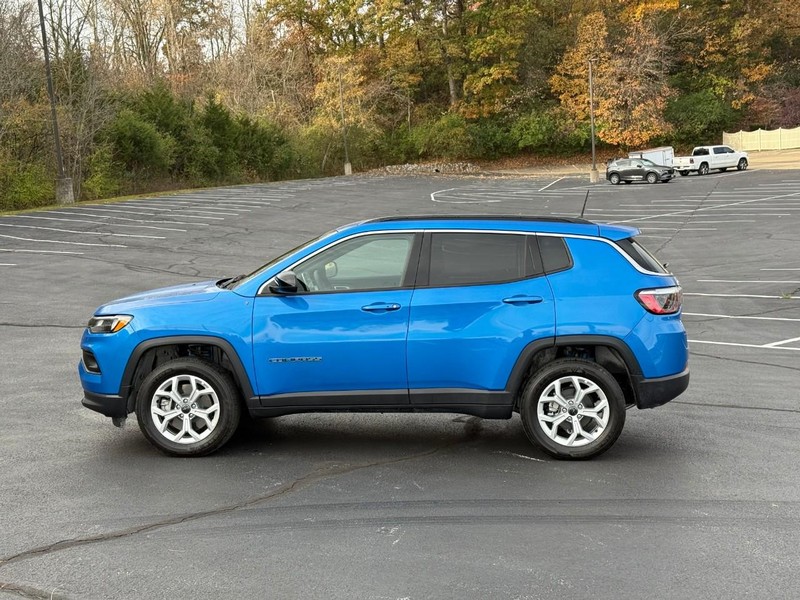 Jeep Compass Vehicle Image 03