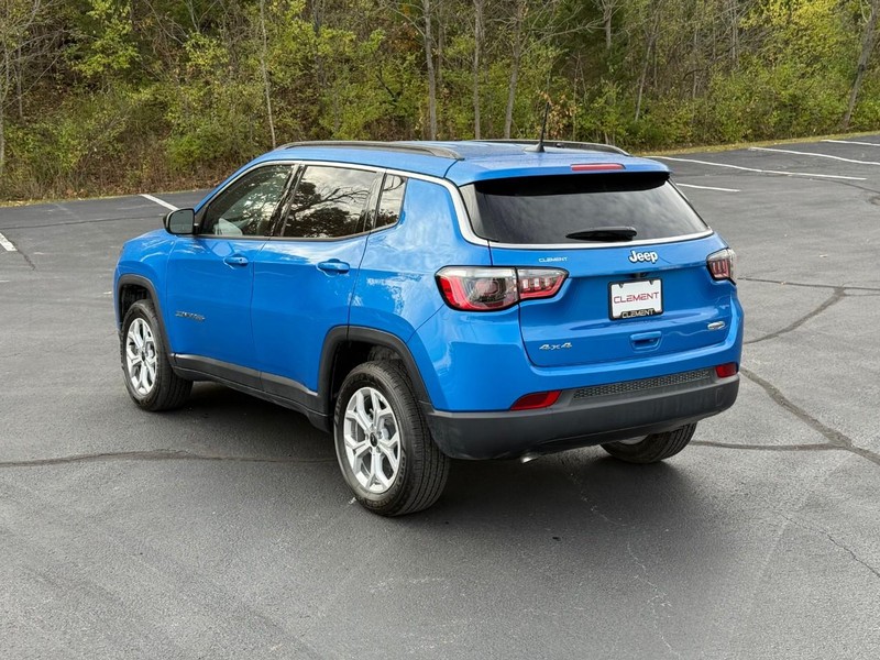 Jeep Compass Vehicle Image 04