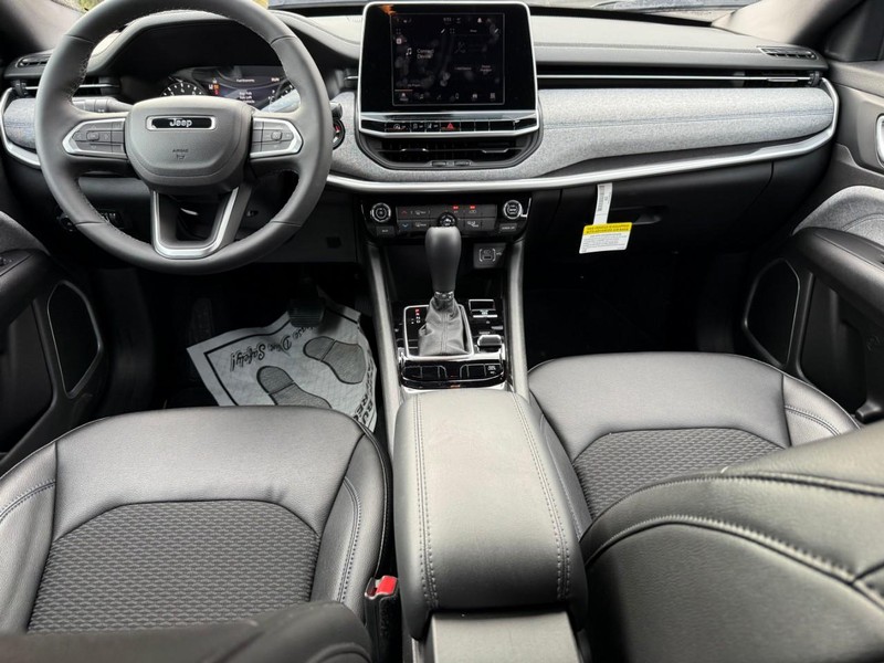 Jeep Compass Vehicle Image 09