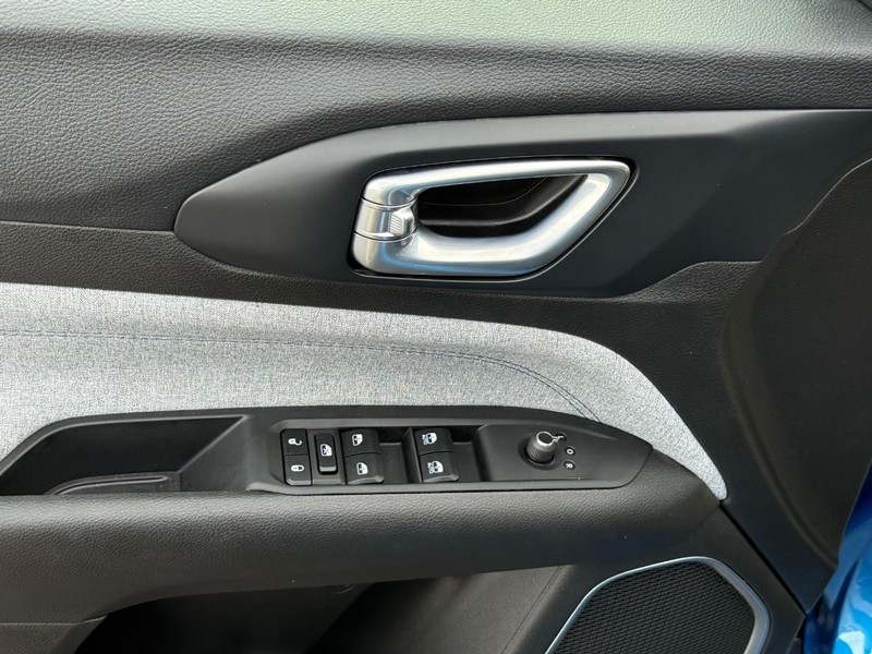 Jeep Compass Vehicle Image 14