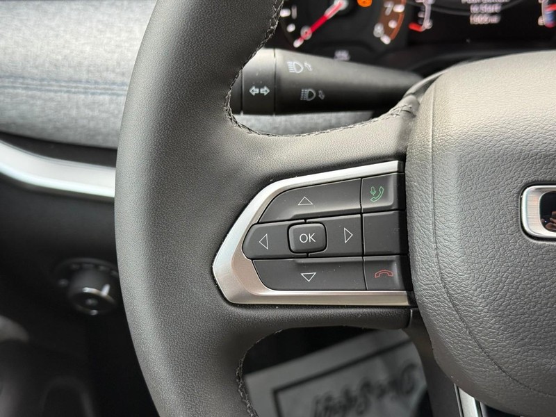 Jeep Compass Vehicle Image 16