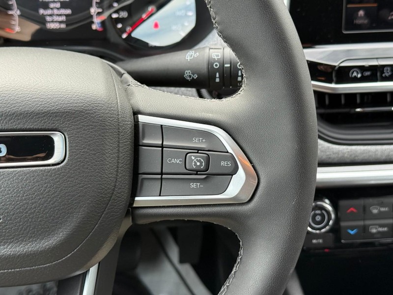 Jeep Compass Vehicle Image 17