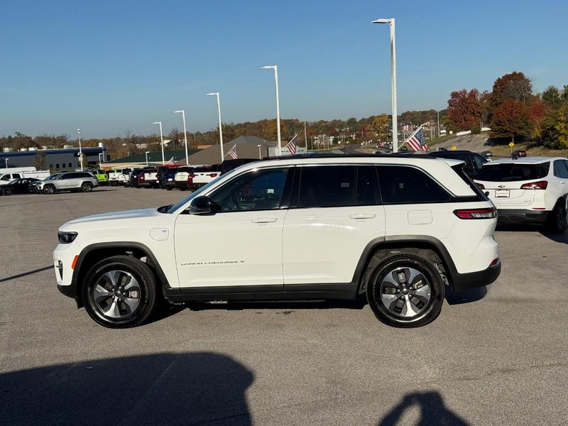 Jeep Grand Cherokee 4xe Vehicle Full-screen Gallery Image 2