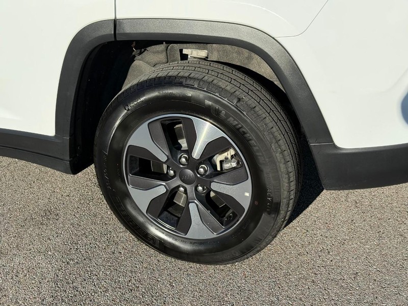 Jeep Grand Cherokee 4xe Vehicle Full-screen Gallery Image 4