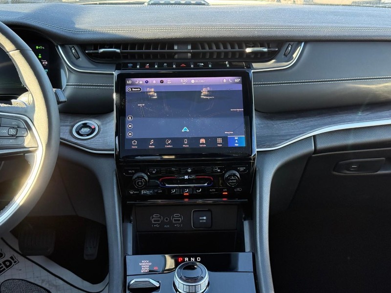 Jeep Grand Cherokee 4xe Vehicle Full-screen Gallery Image 13